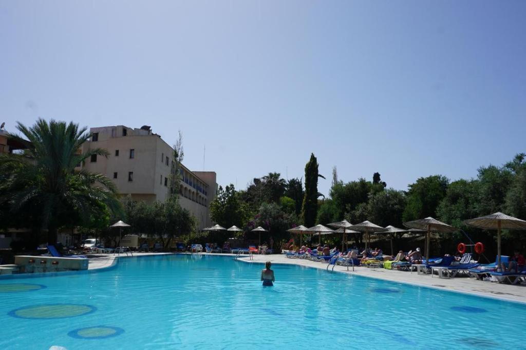 Alex'S Vacation Suite - 100M From The Beach - 6 Guests Paphos Exterior foto